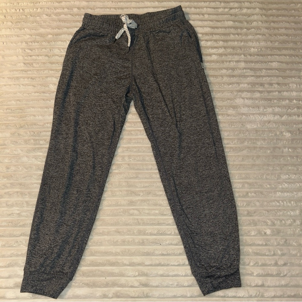 Vuori Women's Gray Jogger Pants - Picture 3 of 8